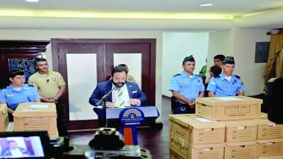 <b>Luis Redondo entregó documentos del Congreso de gestiones de 2009 hasta 2020.</b>