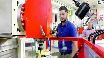 <b>Unah Cortés cuenta con modernos laboratorios, espacios que proporcionan a los estudiantes una formación práctica y actualizada, alineada con las necesidades de la industria nacional.</b>