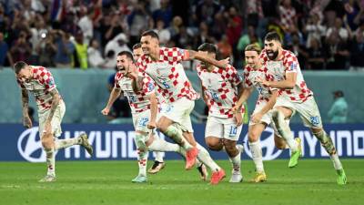 Los jugadores de Croacia celebrando tras el triunfo sobre Japón en la tanda de penales en el Mundial de Qatar 2022.