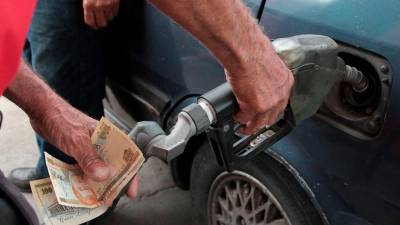 <b><span class=mln_uppercase_mln>Servicio.</span></b> Durante agosto, el Gobierno subsidiará el 50% de los aumentos a los combustibles, pero no se ha especificado cuáles refinados.