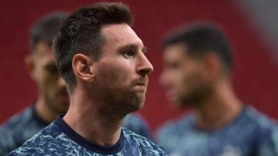 Messi y el club catalán aún tienen detalles que resolver en la renovación de su contrato. Foto AFP.