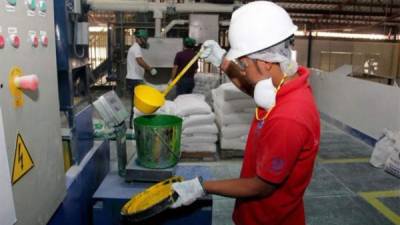 Producción. Empleados de la fábrica de jabones de Unilever ubicada en el valle de Comayagua.