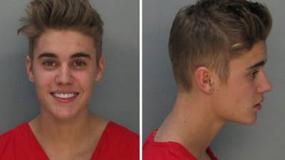 Justin Bieber fue arrestado por conducir ebrio a exceso de velocidad.