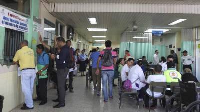 Acceso a la sala de Emergencia del Hospital Escuela Universitario. Foto de archivo.