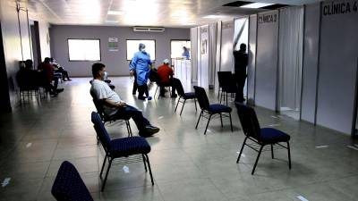 Virus. En las últimas semanas han bajado los casos de covid, pero no hay que bajar la guardia.