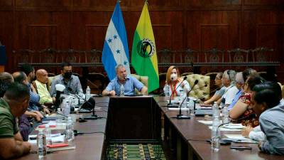 <b><span class=mln_uppercase_mln>EVANGÉLICOS.</span></b> Los pastores se reunieron con el alcalde Roberto Contreras para planificar el proyecto de las bodas masivas.<span class=mln_uppercase_mln> </span>