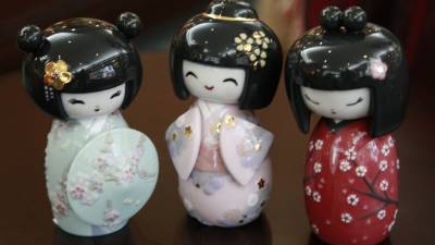 La firma Lladró reconoce la cultura japonesa con estas hermosas muñecas.