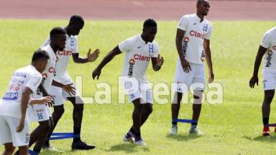 Los jugadores de la Selección de Honduras en el entrenamiento de este lunes en el estadio Olímpico. Foto Neptalí Romero