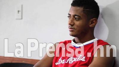 Lozano no juega desde hace aproximadamente un mes.