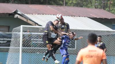 El duelo entre hondureños y chapines fue intenso de principio a fin.