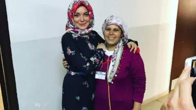La actriz estadounidense Lindsay Dee Lohan ha usado atuendos de los musulmanes.