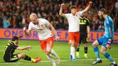 Los holandeses liquidaron el duelo en la primera parte.