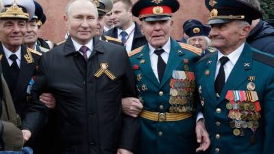 El presidente de Rusia, Vladimir Putin, aseguró este domingo que su país defenderá 'firmemente' sus intereses geopolíticos, en la celebración que marca la victoria sobre el nazismo en 1945 y en un momento de tensiones ruso-occidentales cada vez mayores.
