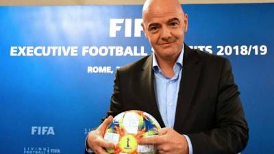 Gianni Infantino no descarta un Mundial de Catar con 48 selecciones.
