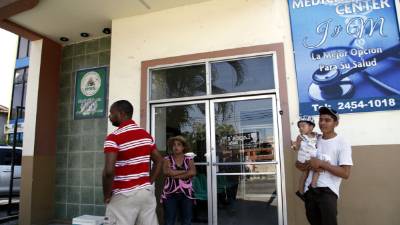 Con las puertas cerradas amanecieron ayer las clínicas subrogadas del IHSS.