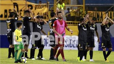 El Real España sufrió y cayó contra el Parrillas One, pero clasificó a la final de la Copa Presidente.