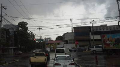 San Pedro Sula ha estado con cielo nublado y este mediodía se registran lluvias leves en diversos sectores.
