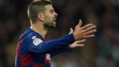 Gerard Piqué salió decepcionado luego de la caída del Barcelona en el campo del Real Madrid.