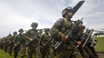 Más de 7,000 soldados han sido desplegados para combatir la ola de violencia generada por las maras en El Salvador.