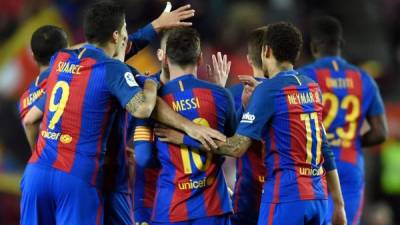 Jugadores del Barcelona celebrando uno de los goles contra el Sporting de Gijón. Foto AFP