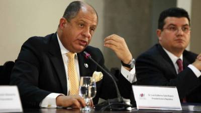 El presidente de Costa Rica en conferencia de prensa.