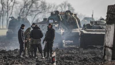 Tropas rusas llegaron este martes a los territorios separatistas en Ucrania, según medios británicos.