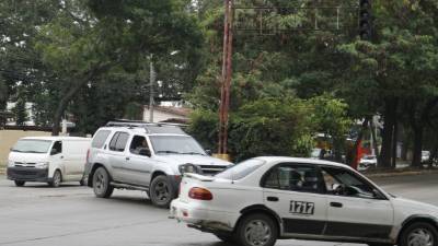 El semáforo en la 7 calle, noreste, lleva varios días dañado.