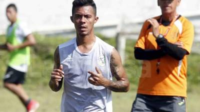 Bayron Méndez entrena a todo vapor con Platense, preparando el arranque del Torneo Clausura 2018.