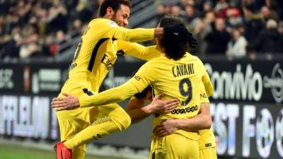 Mbappé, Cavani y Neymar golearon al Rennes. Foto AFP