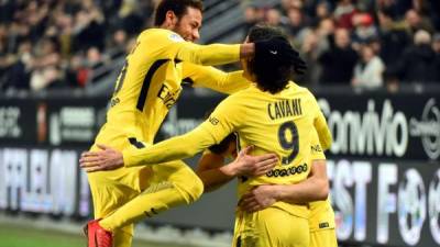 Mbappé, Cavani y Neymar golearon al Rennes. Foto AFP