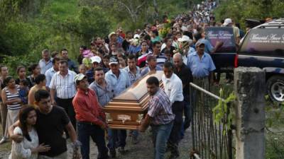 Todos los habitantes del municipio de San Jerónimo, Copán, acudieron al darle el último adiós a la infortunada Karol Alvarado.