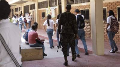 Desde la semana pasada los militares han intervenido varios colegios de Tegucigalpa.