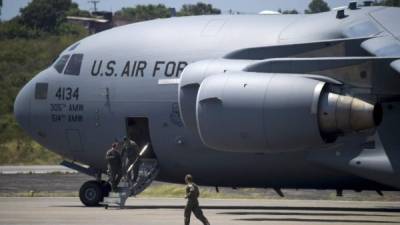 Aviones militares de Venezuela llevaron más de 300 toneladas de ayuda humanitaria a Colombia para el pueblo venezolano./AFP.