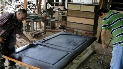 Uno de los rubros beneficiados con ese tipo de apoyo es la ebanistería. La creación de nuevas empresas generará empleo.