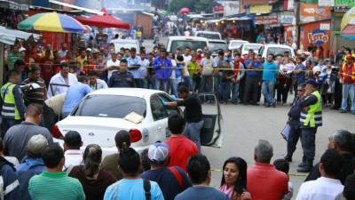 Cuando acababa de salir en su vehículo del punto de taxis del barrio Medina fue ultimado Edwin Antonio López.