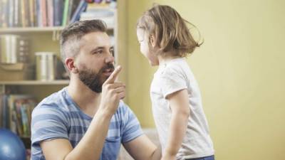 Los gritos al igual que los golpes, perjudican la salud emocional de los niños. Foto: iStock.