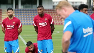 Sergio Agüero se integró a la pretemporada pero jugará hasta noviembre. Foto Twitter FC Barcelona.
