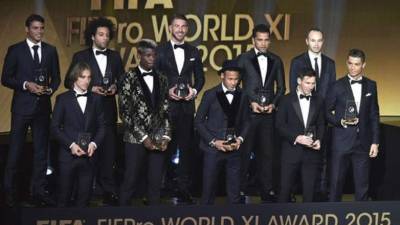 Momento en que los jugadores posaban para los diferentes medios. Solamente faltó Manuel Neuer.