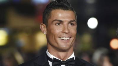 CR7 posando para los medios a su llegada al estreno de su película 'Ronaldo', en Leicester Square, Londres.