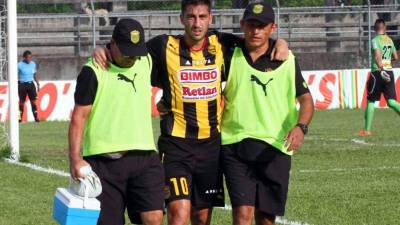Luciano Ursino se retiró lesionado del partido contra la Real Sociedad. Foto Esaú Ocampo