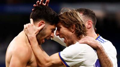 Asensio celebrando su golazo junto al croata Luka Modric.