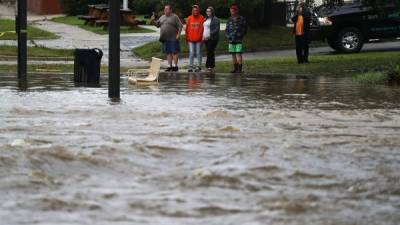 Las calles de Wilmington se han convertido en ríos tras las intensas lluvias que dejan severas inundaciones en Carolina del Norte./AFP.