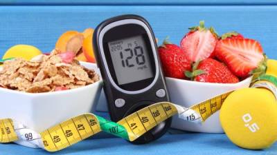 Los diabéticos no deben rebasen niveles de glucosa de 130 miligramos sobre decilitro de sangre.