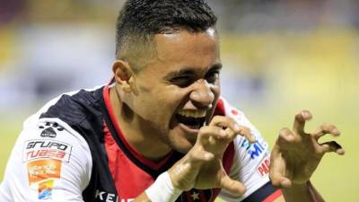 Roger Rojas celebrando su segundo contra el Municipal Liberia. Foto cortesía Rafael Pacheco / La Nación