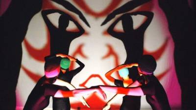 Kageboushi forma figuras a través de iluminación.