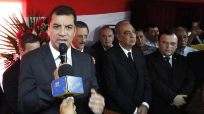 Elvin Santos dice que no descarta aspiración pero plantea otras opciones.