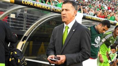 Juan Carlos Osorio durante el partido de México ante Chile. Foto AFP