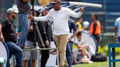 Hernán Medford dirigió su primer partido en el banquillo del Cartaginés de Costa Rica. Foto cortesía La Nación