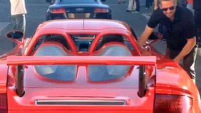 El automóvil quedó completamente calcinado tras el accidente.