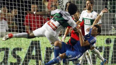 Imagen de la polémica jugada en la que se pita penal contra Pepe.